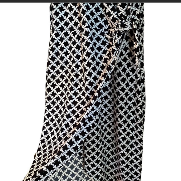 2/$40 NWT Banana Republic Sleeveless Black & White geometric Faux Wrap Dress S - Picture 6 of 6